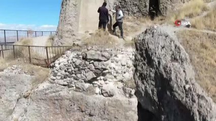 Urartular tarafından çivi yazısıyla yazılan 3 bin yıllık taş kitabe, ilk günkü ihtişamını koruyor