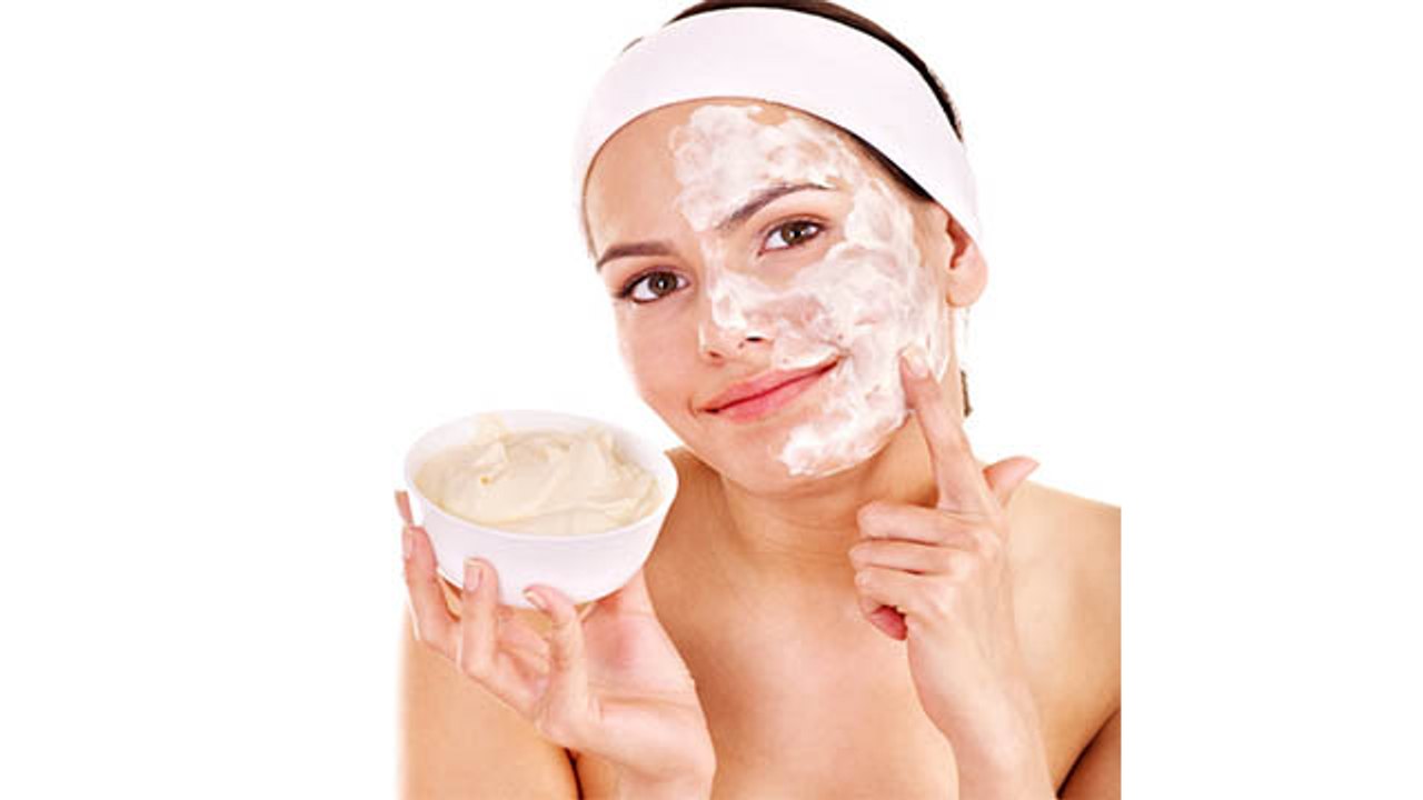Face पर Curd लगाने के जबरदस्त फायदे | Curd on Face Benefits | Boldsky