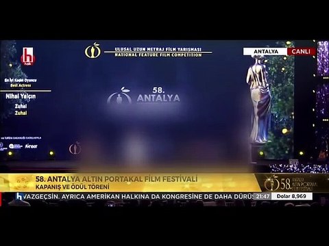 Ödül töreninde boş boş konuşan Nihal Yalçın'a sunucu Tamer Karadağlı bile dayanamadı!