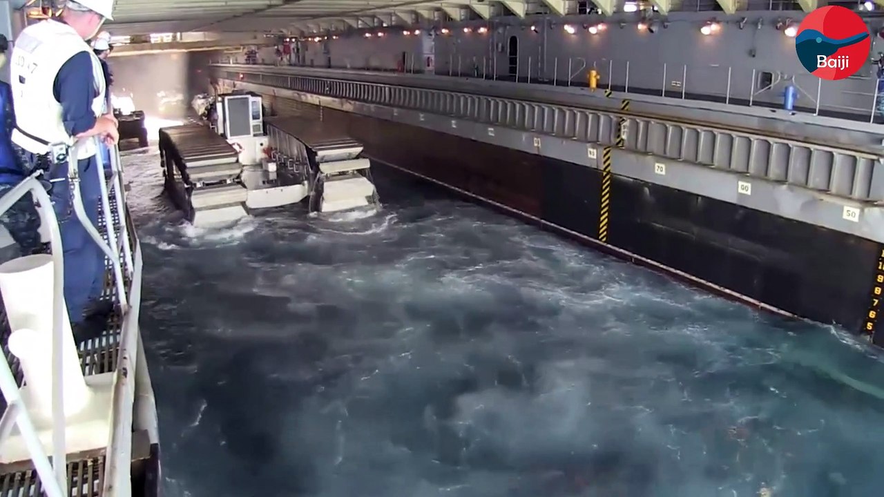 The US Testing Their Amazing New Amphibious Tank (UHAC)