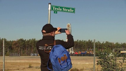 شاهد: "تيسلا" تفتح مصنعها الأول في أوروبا للجمهور رغم الجدل والاحتجاجات