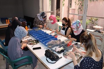 MOZAİK SANATIYLA KAZILARDA ORTAYA ÇIKARILAN TARİHİ ESERLERİN BENZERLERİNİ YAPIYORLAR