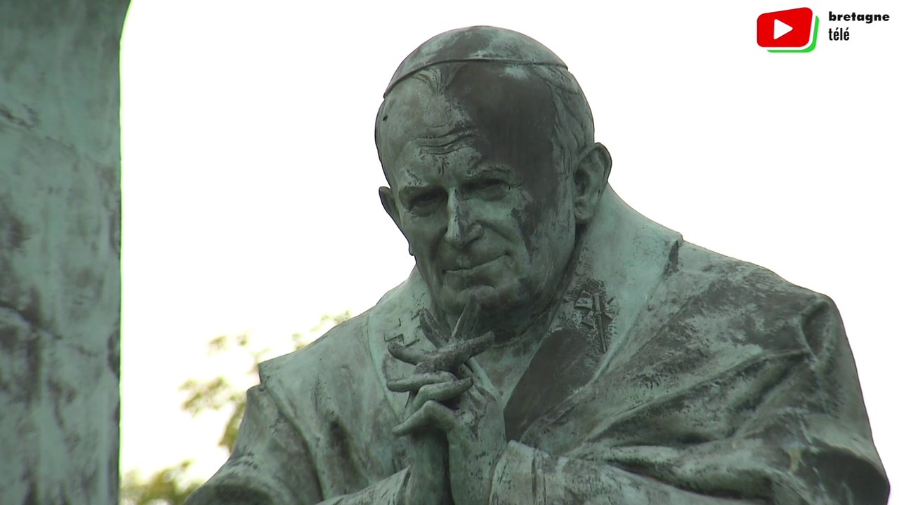 Ploërmel   |  La Statue du Pape Jean-Paul II - Bretagne Télé