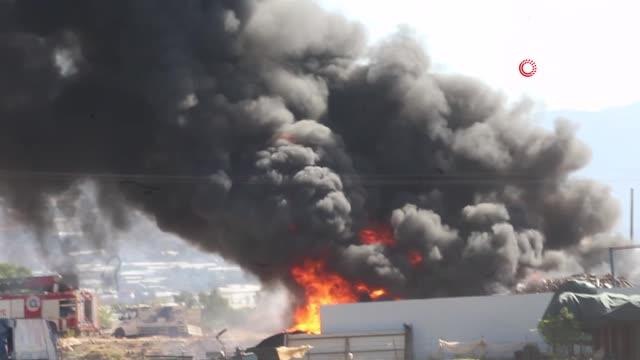 Son dakika haberleri... Geri dönüşüm tesisinde korkutan yangın