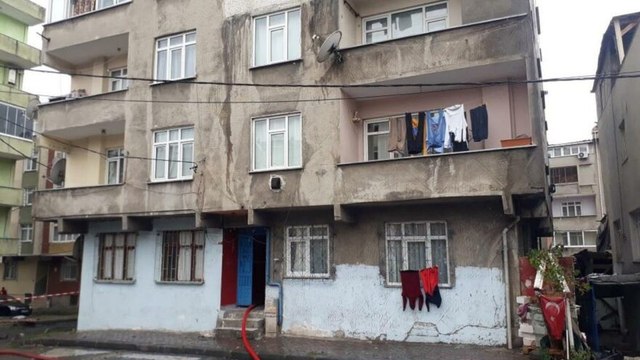 Yangında herkes binayı terk ederken, o ipe asılı çamaşırlarını topladı