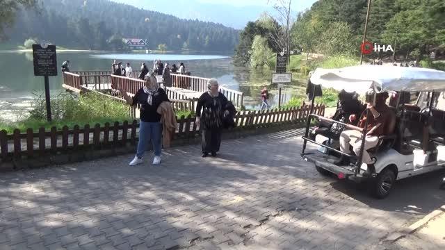 Güzel havayı fırsat bilen vatandaşlar Gölcük Tabiat Parkı'na akın etti