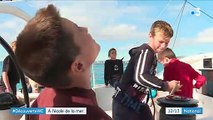 Alpes-Maritimes : le navigateur Jean-Pierre Dick transmet son savoir à des enfants sur son voilier