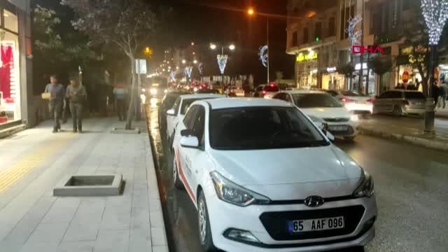 VAN'DA 3 DAKİKA ARAYLA İKİ DEPREM MEYDANA GELDİ