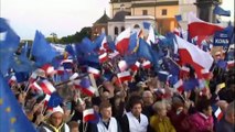 Polonia, europeisti in piazza dopo lo scontro tra Corte suprema e Bruxelles