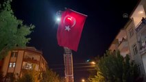 Fırat Kalkanı Harekat Bölgesi'nde şehit olan polis Şahin'in baba evi Türk bayraklarıyla donatıldı