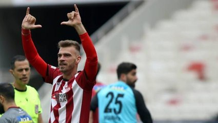 Transfer savaşı çıkacak! Süper Lig'in devleri, Sivas'ın yıldızı için karşı karşıya