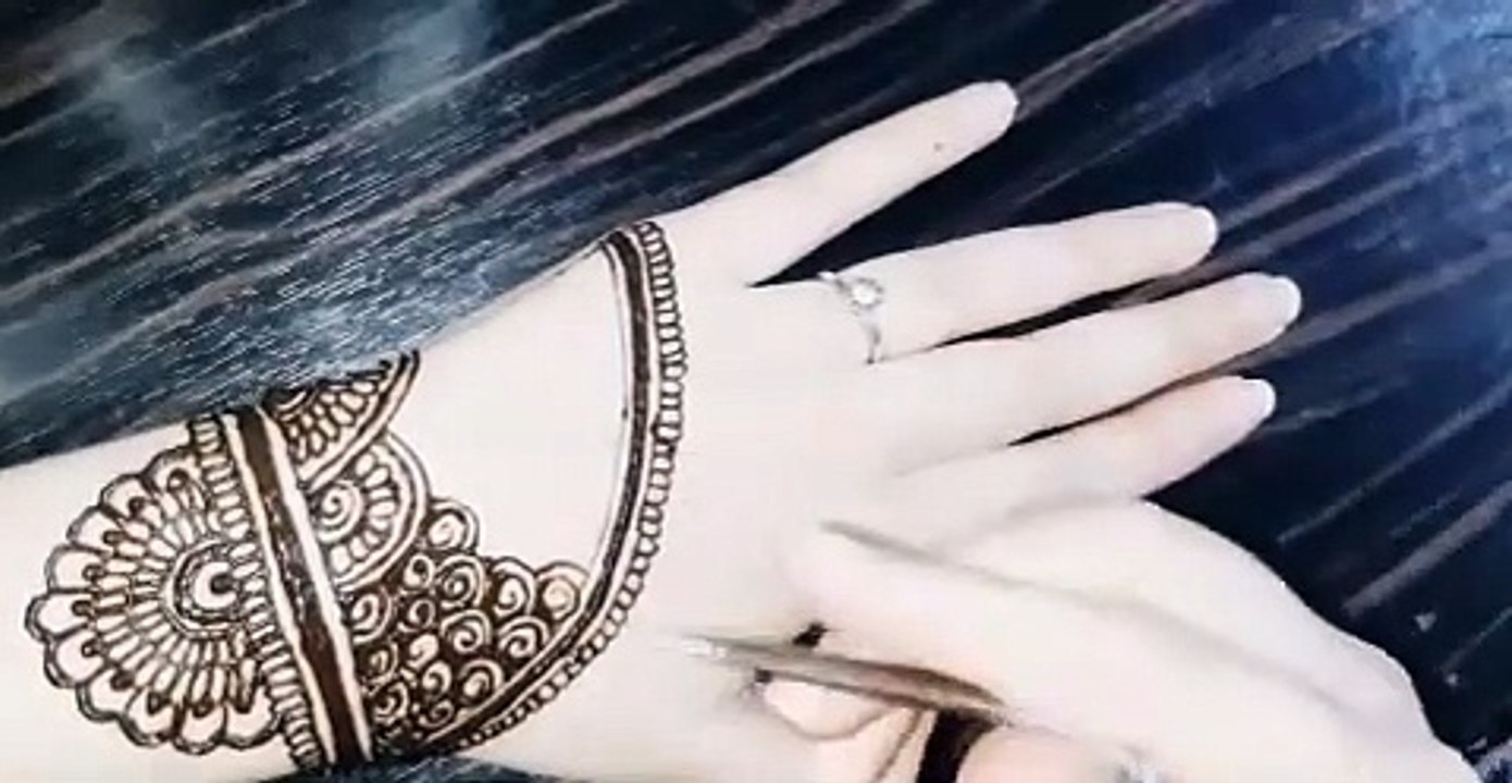Simple and Attractive Love Heart Mehndi Design- Easy Mehndi for Beginners - Stylish Mehendi Designs