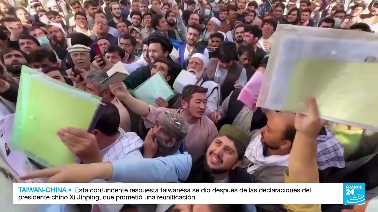 Afganistán: ciudadanos hacen largas filas en busca de pasaportes y demás documentos de viaje