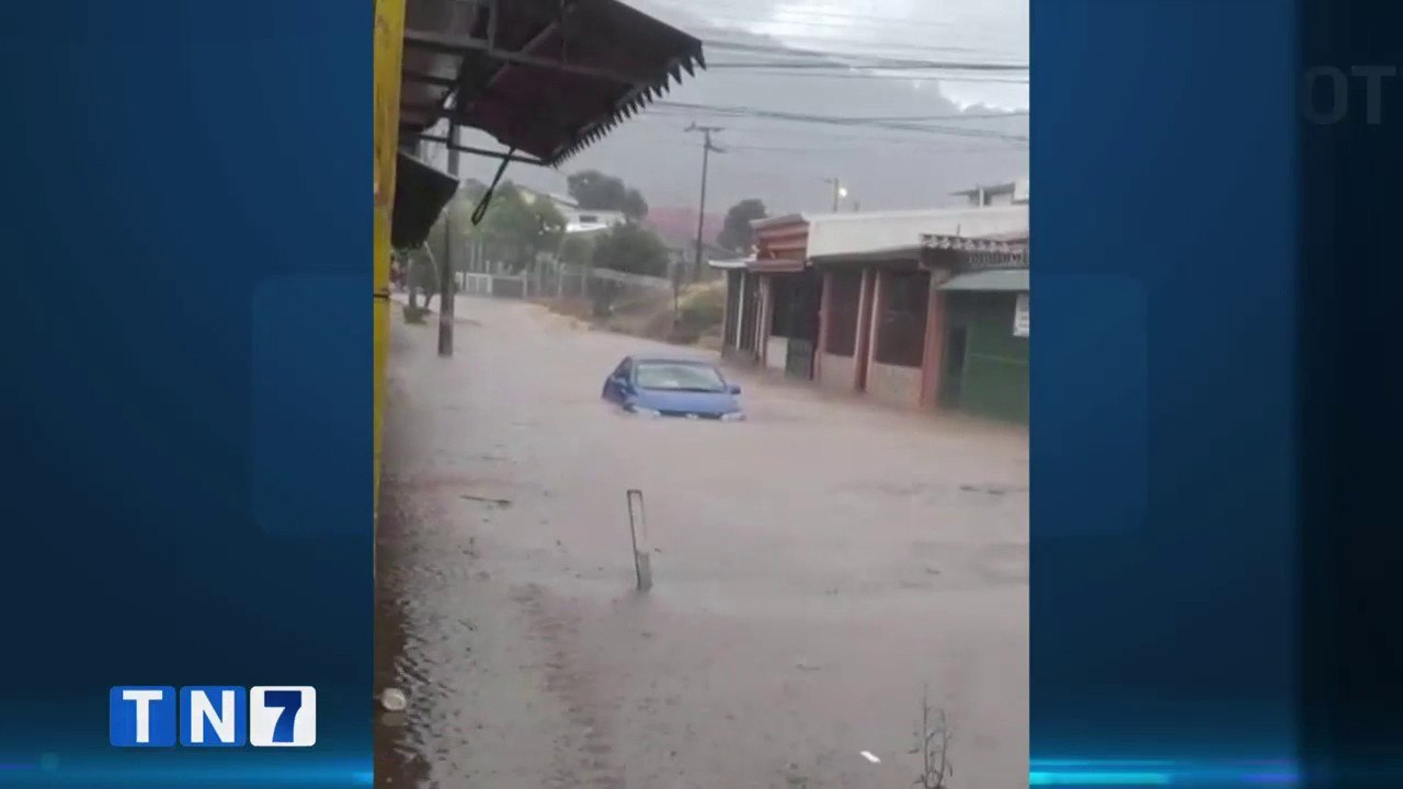 Fuertes lluvias provocaron inundaciones en Desa...