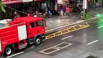 Xe cứu hỏa đi ngược chiều vì tắc đường