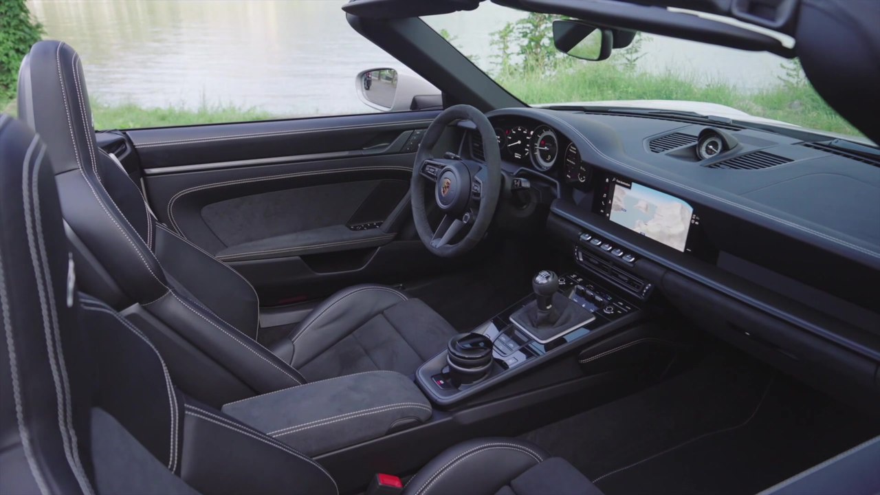 Porsche 911 Carrera 4 GTS Cabriolet Interior Design in Crayon