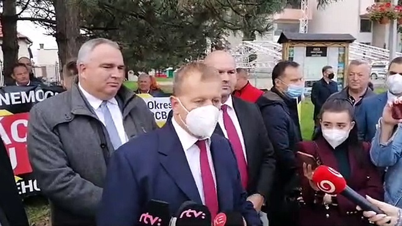 ZÁZNAM: Tlačové vyhlásenie predsedu NR SR B. Kollára pred Okresným súdom vo Vranove nad Topľou