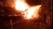 Kastamonu'da iki katlı ahşap ev alev alev yandı: 1 yaralı
