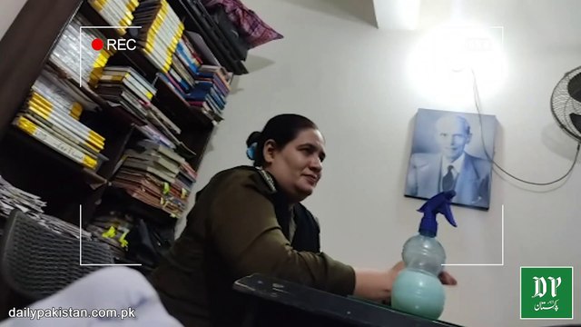 Roznama Pakistan ki khatoon reporter bhes badal kar thanay mei report darj karwanay gayee tou kia salook kia gya? Dekh kar IG Punjab b sharminda hojayei ge