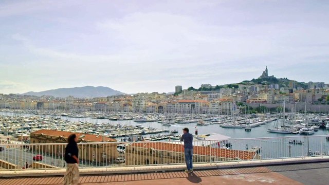 Plus belle la vie : [Indiscrétion] - Les adieux entre Emma et César