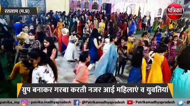 माता की आराधना में लीन हुए श्रद्धालु