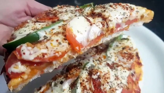 Pizza Recipe - पैन में बनाएं बिना यीस्ट बीना ओवन के सबसे आसान Tasty Pizza I Cheese Burst Pizza by Safina Kitchen