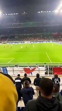 Le but de Karim Benzema vu des tribunes avec le kop des Bleus