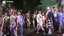 Un desfile en el metro para la Semana de la Moda de Taipéi