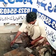 إعادة تدوير البطاريات القديمة في باكستان