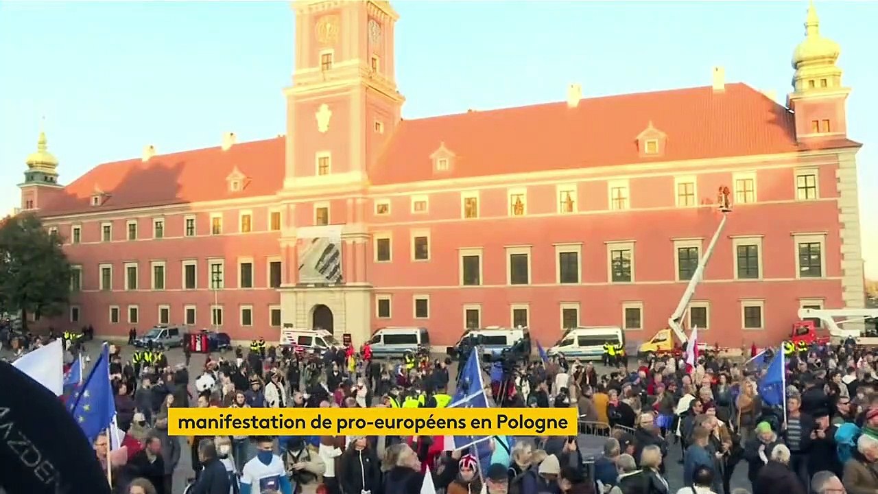 Pologne : des milliers de manifestants à Varsovie pour réaffirmer la volonté de rester européens