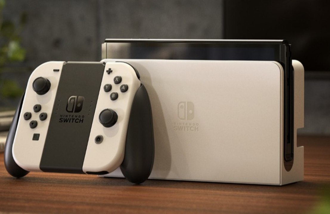 Nintendo offers PSA not to remove protective screen on Switch OLED