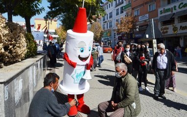 AŞILAMADA 'TURUNCU' LİSTEDEKİ AKSARAY'DA KOSTÜMLÜ ÇAĞRI