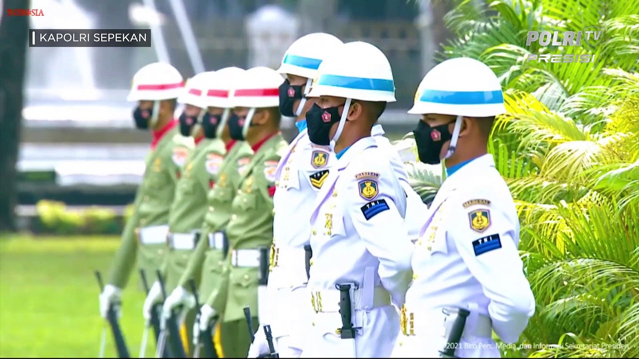 KAPOLRI SEPEKAN : Kapolri Terima Brevet Wings Penerbangan Penghormatan.