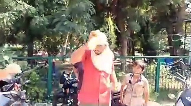 चारे के 23 हजार बाकी होने पर बाइक छीनी, युवक ने पेट्रोल डाला