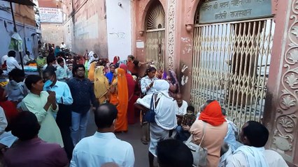 कोरोना की विदाई फिर भी मंदिर में प्रवेश पर रोक है लगाई