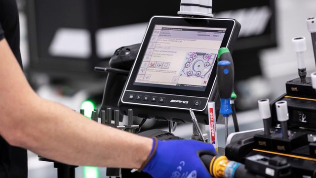 Moteur Mercedes-AMG M139 4 cylindres 2.0 turbo | Engine production