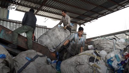 Atık toplayıcıları | "Milletin attığı çöpleri bile bırakmıyorlar toplayalım"