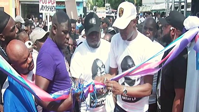 Biwo senatè Wanique Pierre òganize yon mach nan komin Twoudinò nan okazyon komemorasyon 215 lane