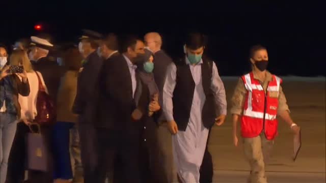 Aterriza en Torrejón un nuevo avión con familias de los colaboradores de España en Afganistán