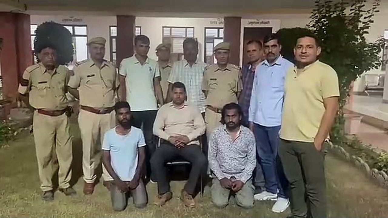 पर्यटक बस में अफीम का 31 किलो दूध लाए, 12.4 किल...