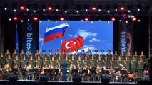 Haluk Levent ve Rus Kızılordu Korosu Bursa'da konser verdi