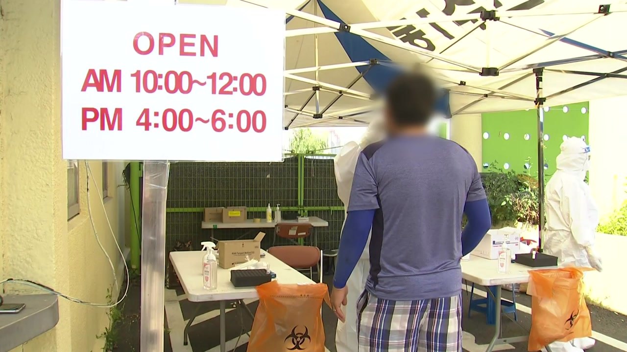비수도권 확진자 3백 명대...충북 외국인 진단검사 행정명령 / YTN