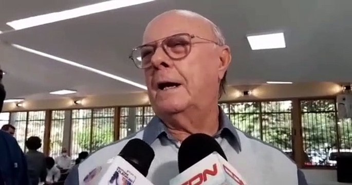 Hipólito Mejía favorece impuestos al alcohol y bancas de loterías