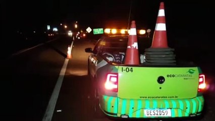 Download Video: Carro ocupado por três homens sai da pista e tomba às margens da BR-277; PRF e Ecocataratas foram mobilizados