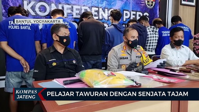 Pelajar Tawuran dengan Senjata Tajam