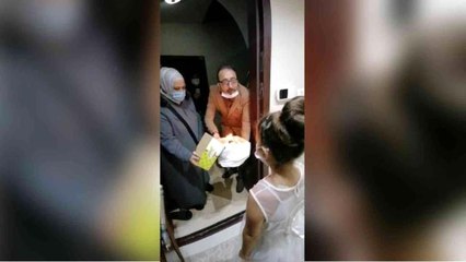 Karantinadaki Rana'ya muhtardan doğum günü sürprizi
