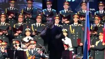 Rus Kızılordu Korosu ve Haluk Levent İzmir'de konser verdi