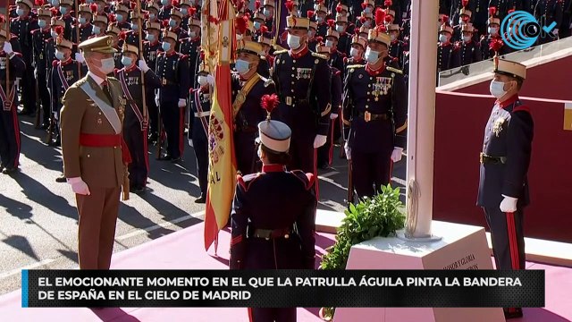El emocionante momento en el que la patrulla águila pinta la bandera de España en el cielo de Madrid