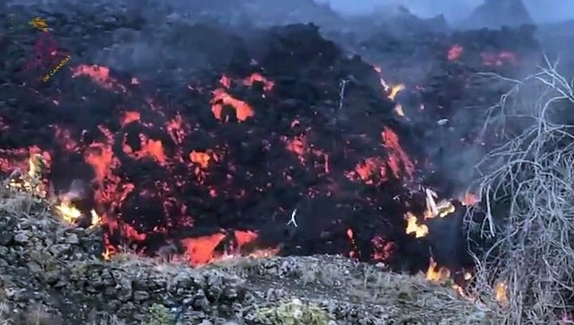 La actividad eruptiva aumenta y La Palma registra 20 terremotos durante la noche