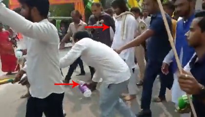 पदयात्रा में तेज प्रताप यादव के पैरों पर उड़ेला गया मिनरल वाटर, समर्थकों के तलवों में पड़े छाले